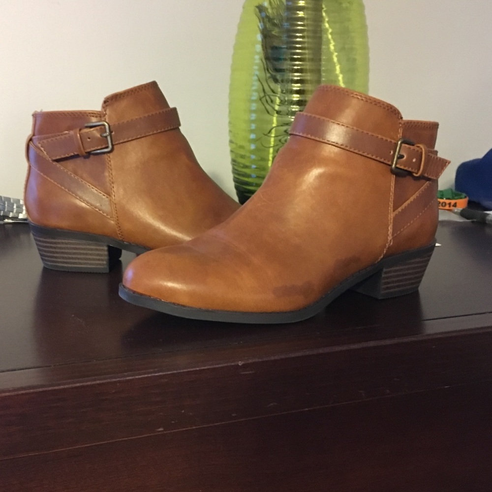 Brown Booties EUC Size 6